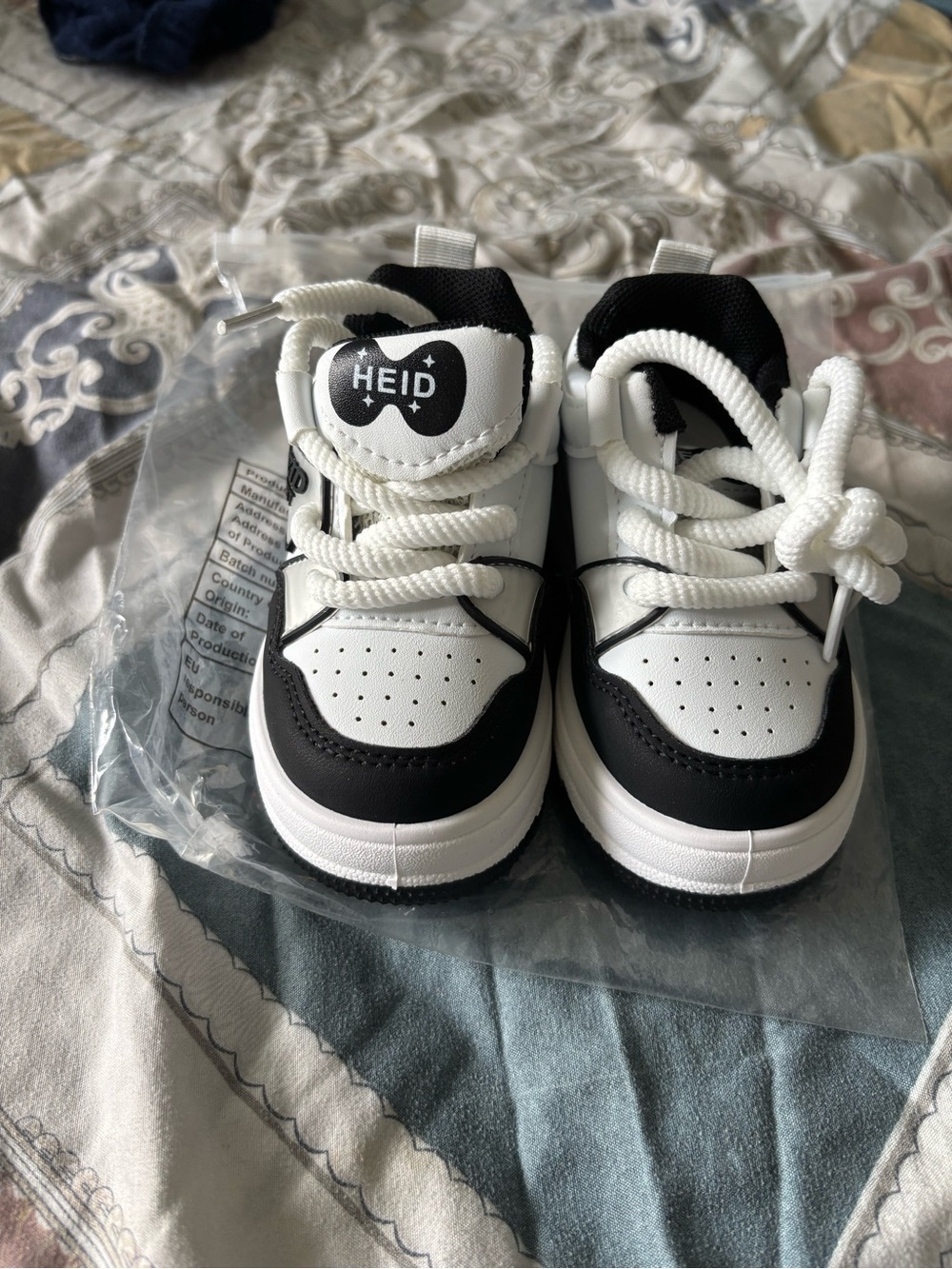 SHEIN Black and White Kids Sneakers with Cheerful Logo